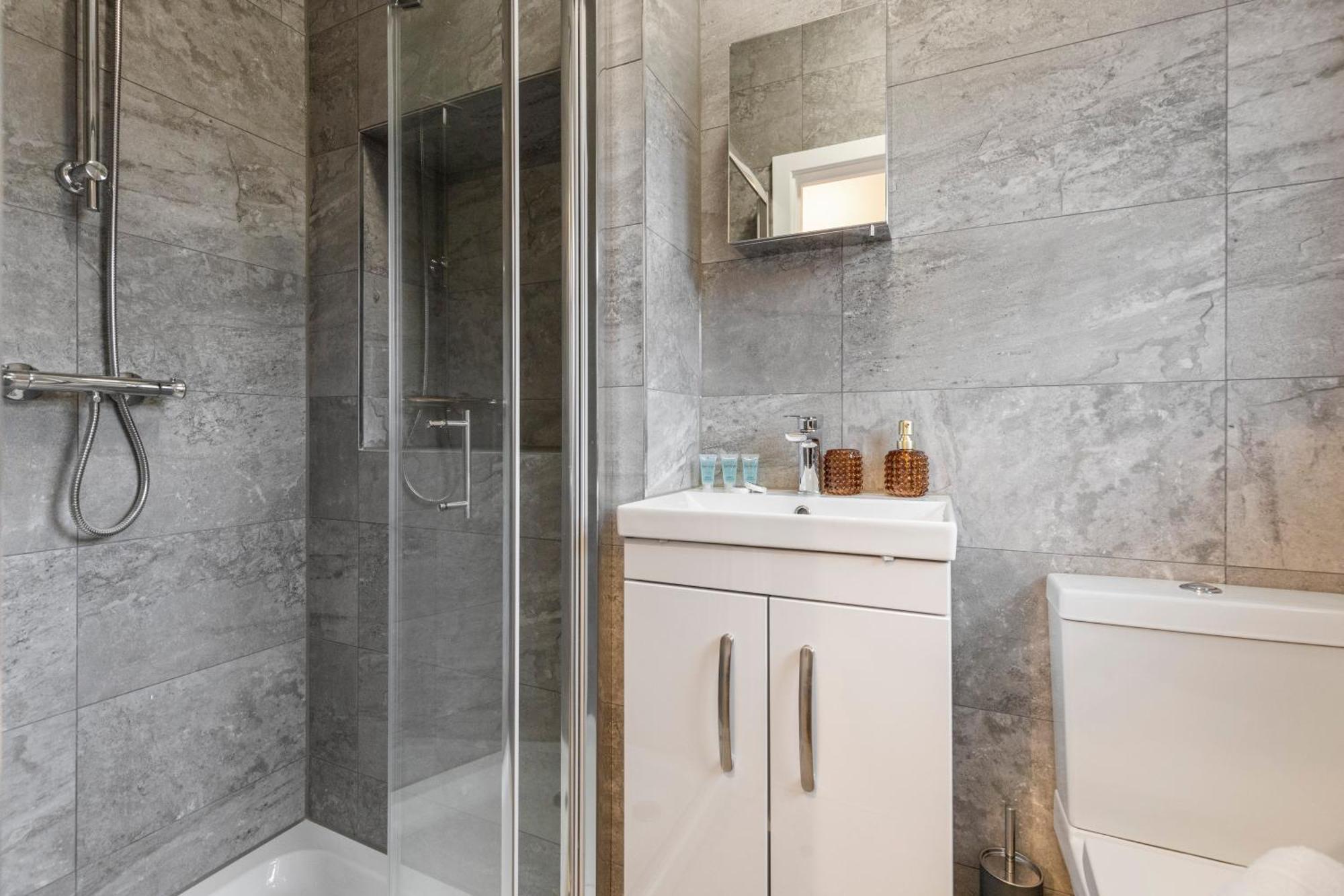 Beautiful-Cosy-King Sized Bed Flat 3 Min Walk To Tube Station Apartment London Exterior photo